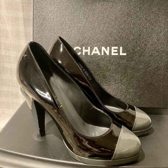 Chanel heels - Picture 1 of 16
